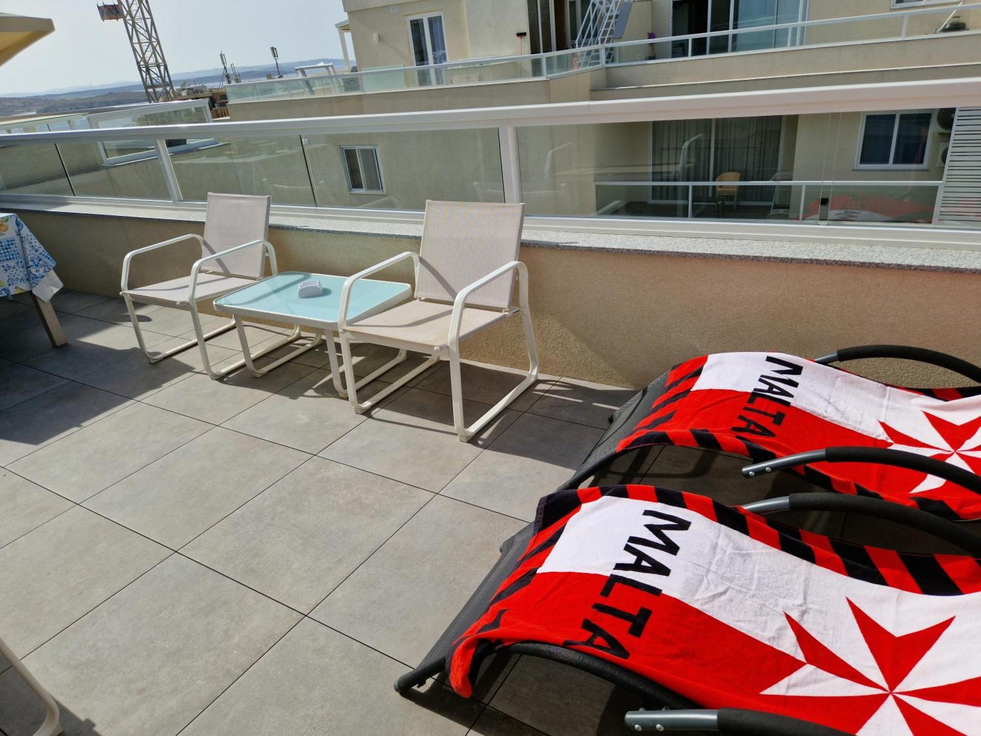 شقة Sea View New Penthouse Terrace & Garage Parking خليج سانت بول المظهر الخارجي الصورة