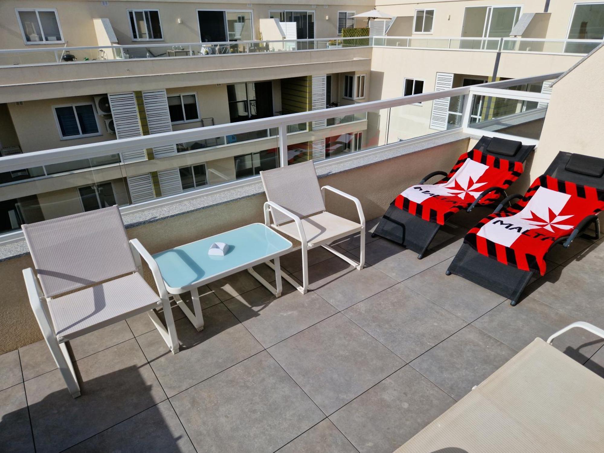 شقة Sea View New Penthouse Terrace & Garage Parking خليج سانت بول المظهر الخارجي الصورة