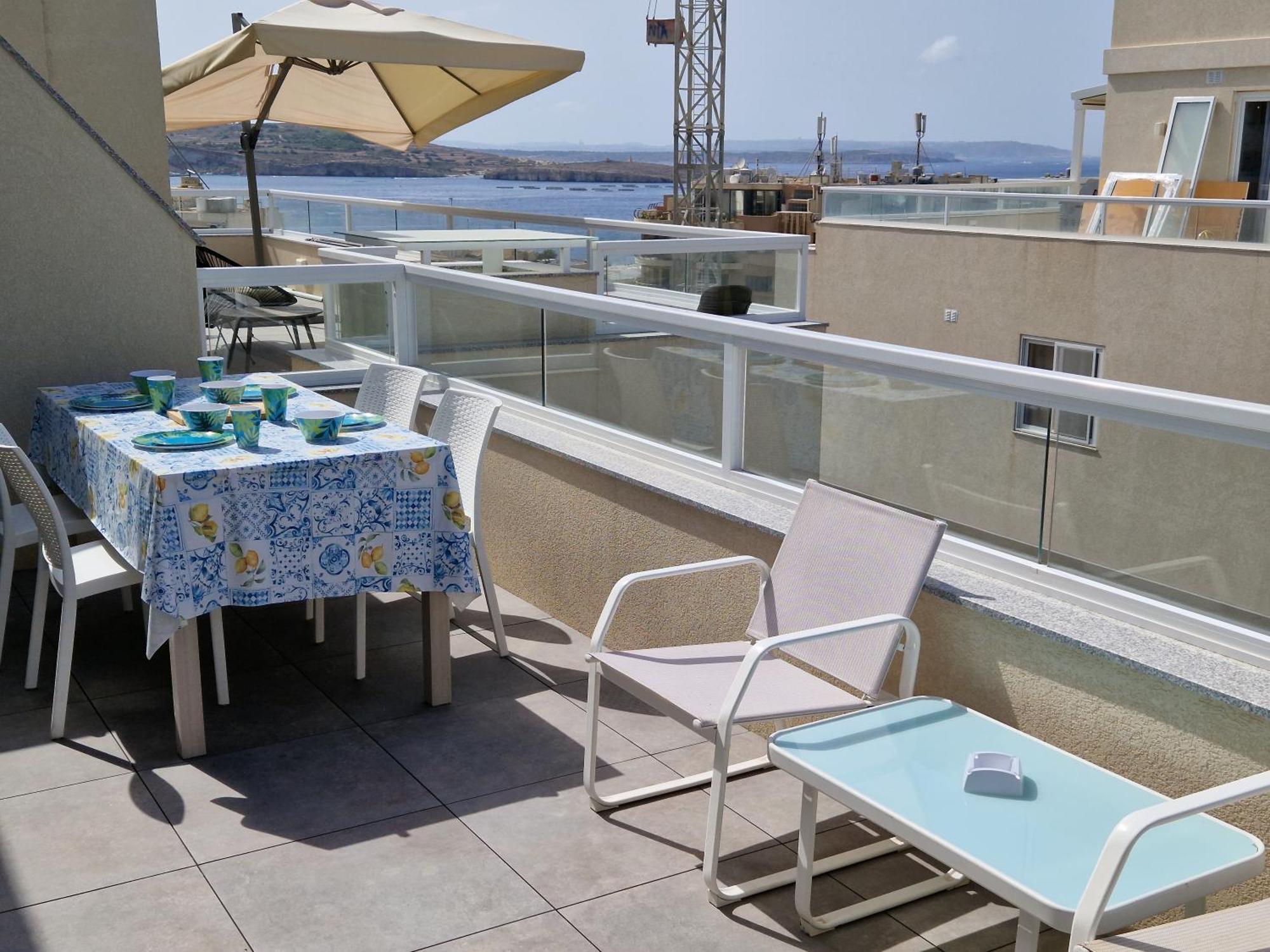 شقة Sea View New Penthouse Terrace & Garage Parking خليج سانت بول المظهر الخارجي الصورة