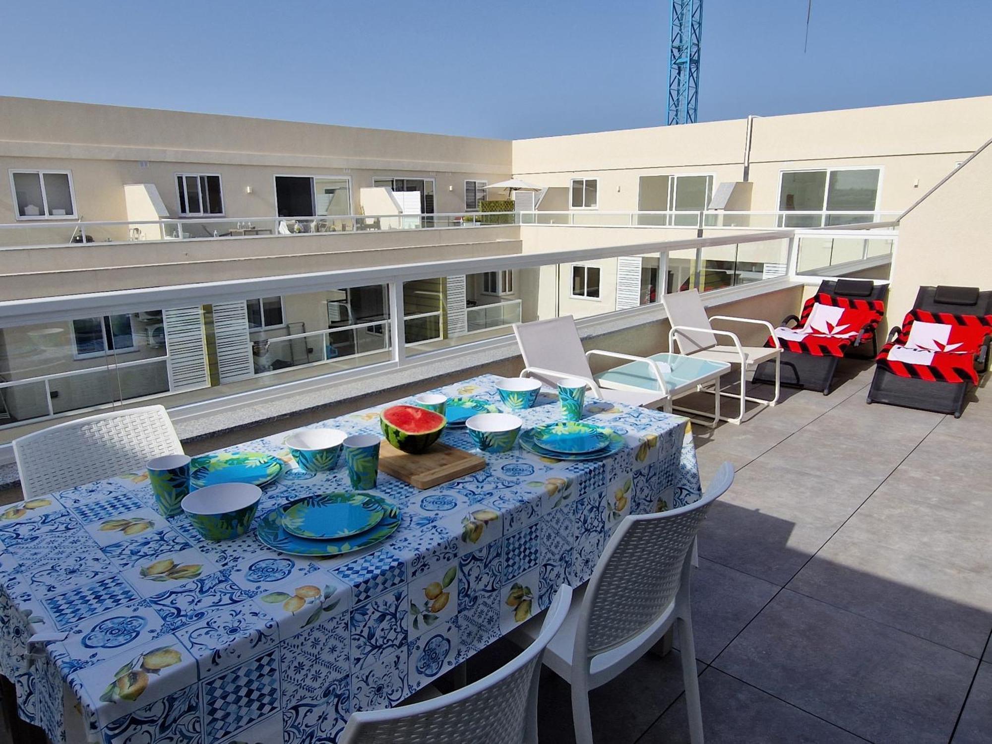 شقة Sea View New Penthouse Terrace & Garage Parking خليج سانت بول المظهر الخارجي الصورة