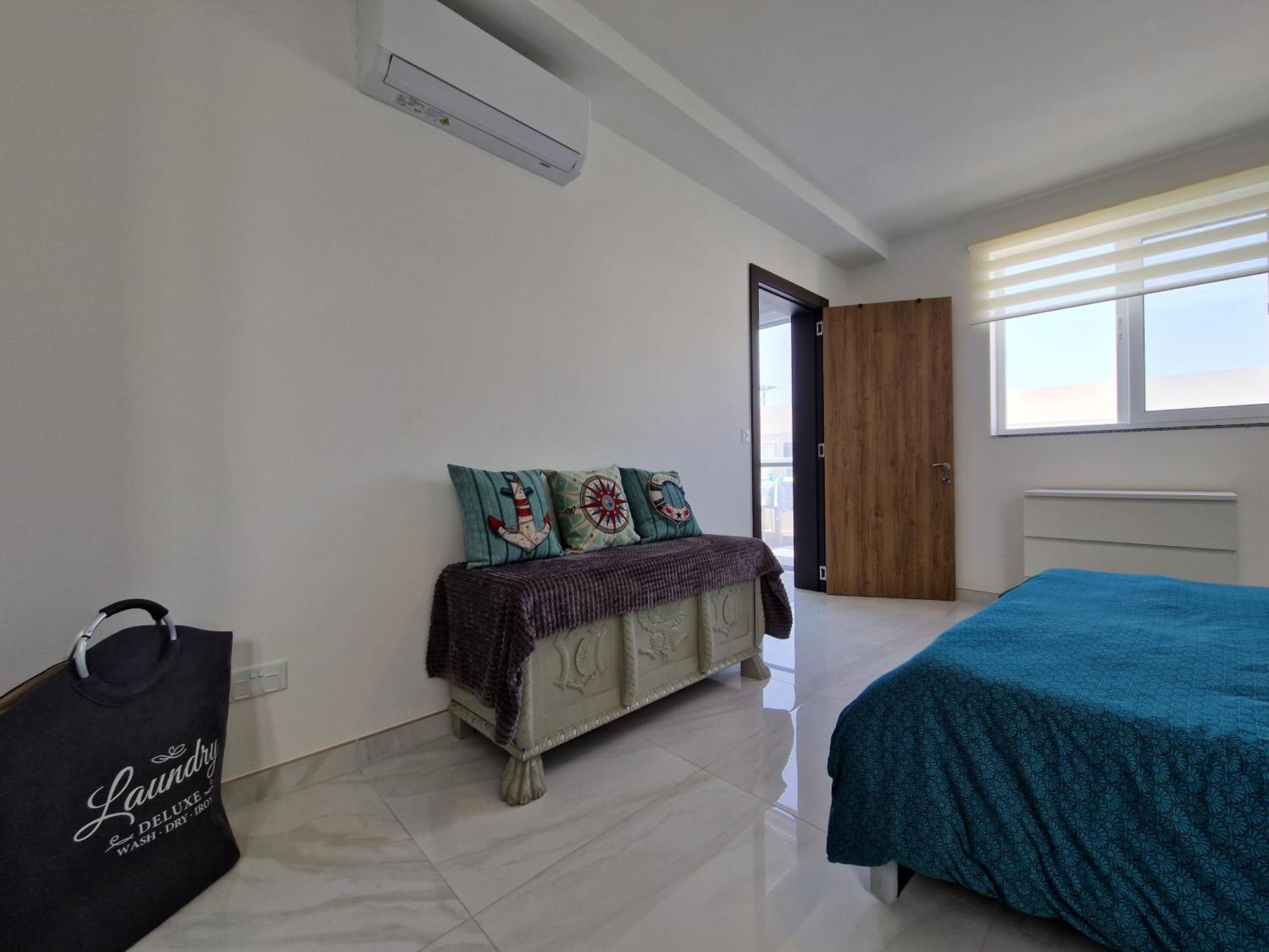 شقة Sea View New Penthouse Terrace & Garage Parking خليج سانت بول المظهر الخارجي الصورة