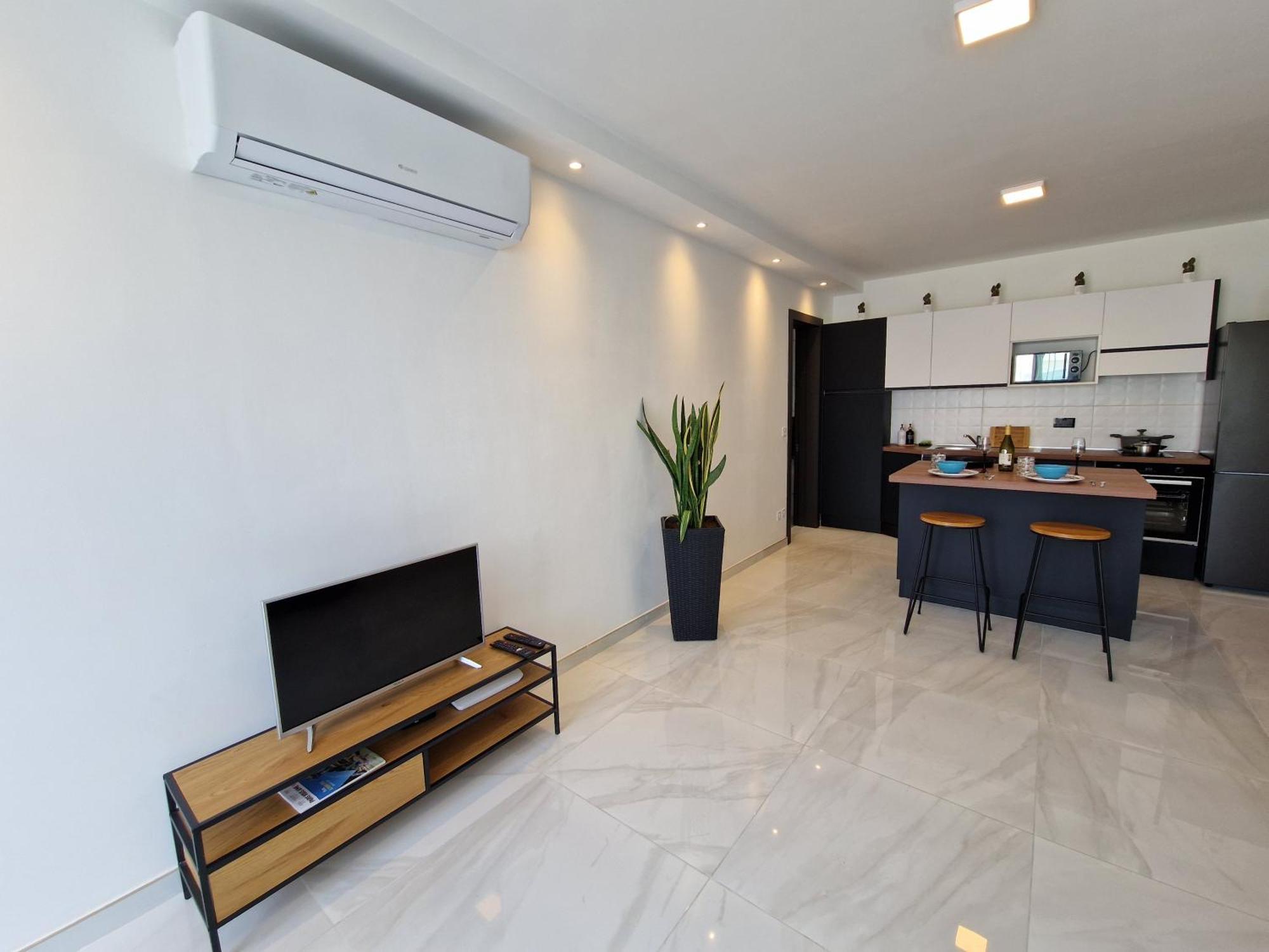 شقة Sea View New Penthouse Terrace & Garage Parking خليج سانت بول المظهر الخارجي الصورة